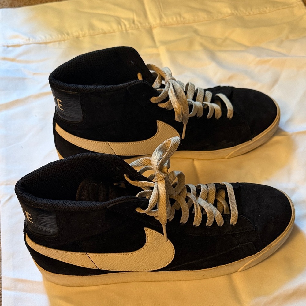 Nike Men's Black and White High-Top Sneakers
